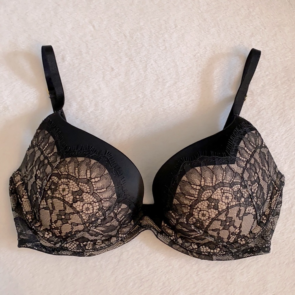 Victoria's Secret | Very Sexy Lightly Lined Plunge Chantilly Lace Bra Black 32D
